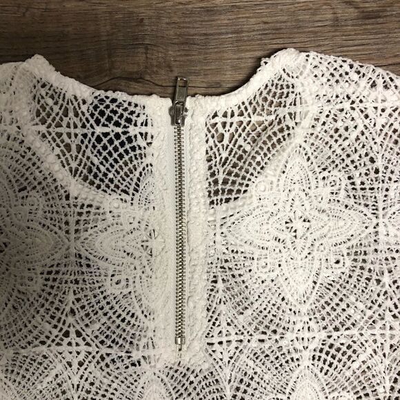 Worthington White Crocheted short Sleeved Top Size M - Picture 6 of 6